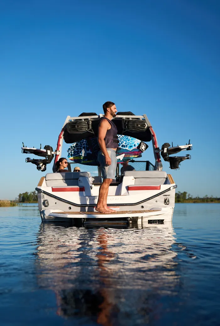 Super Air Nautique G21, surf-ready stern