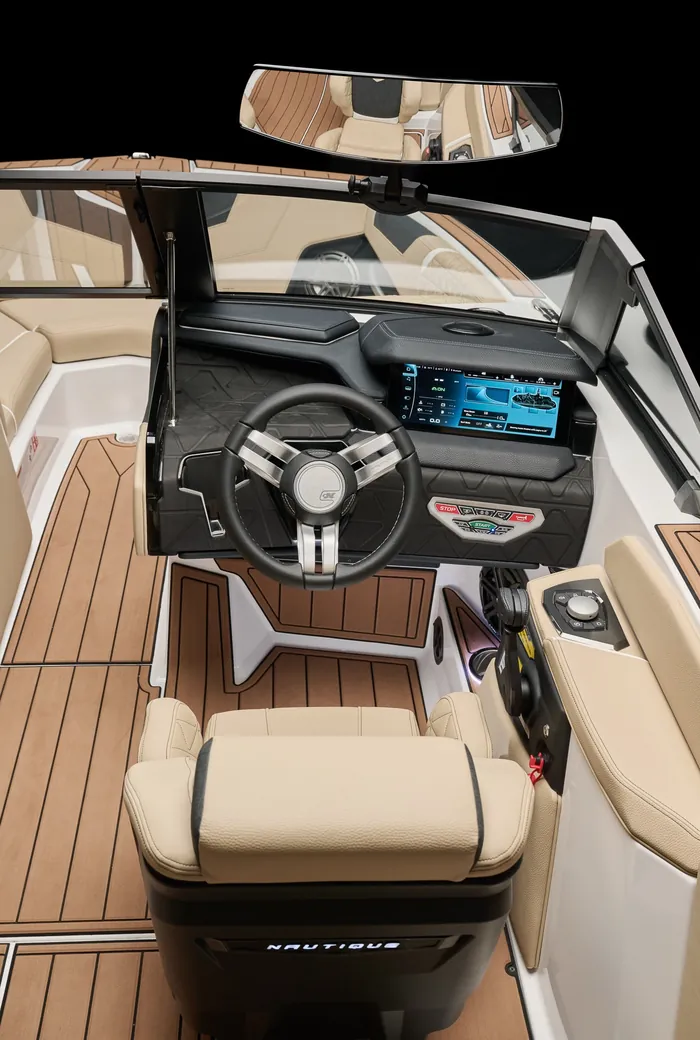Super Air Nautique GS20, at the helm