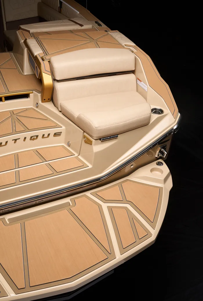 Super Air Nautique G27 Paragon, surf-ready stern